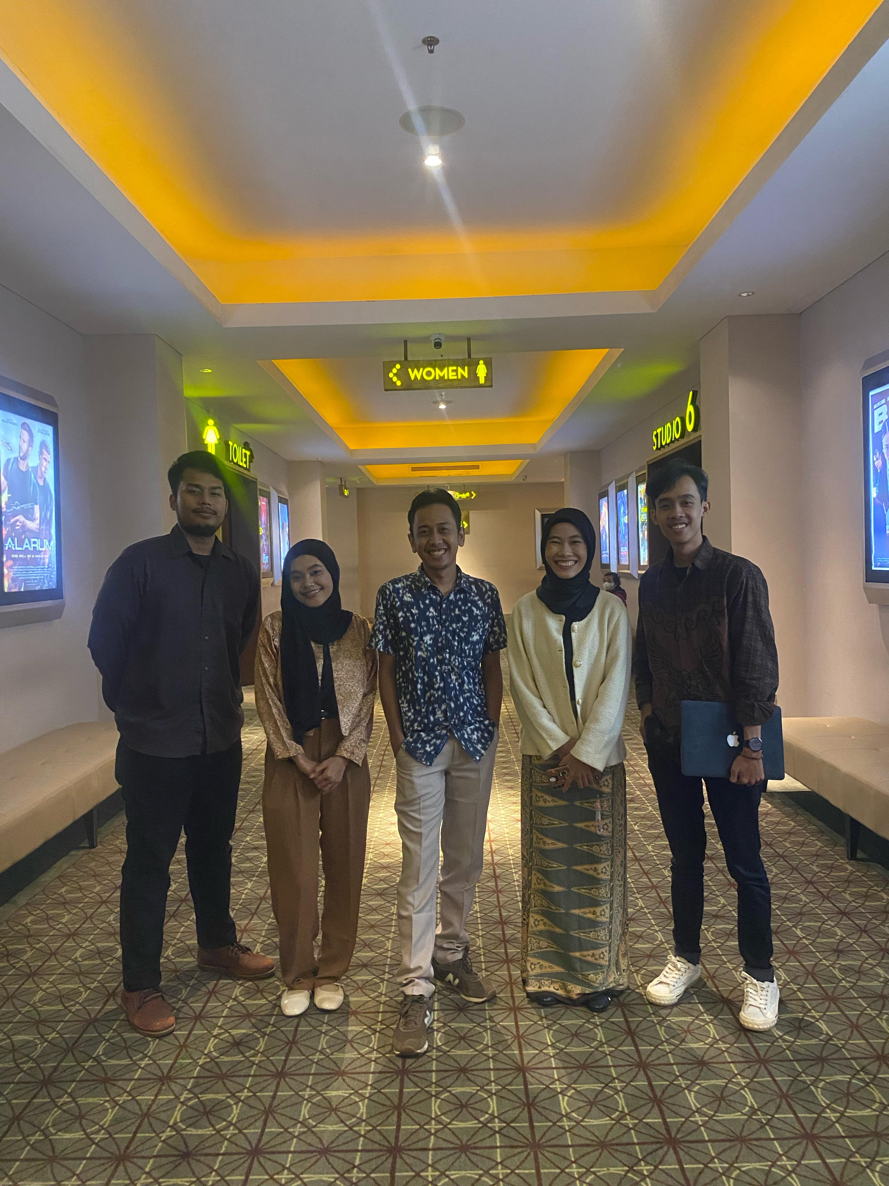 Nobar Eksil Bareng TXTDARITNG